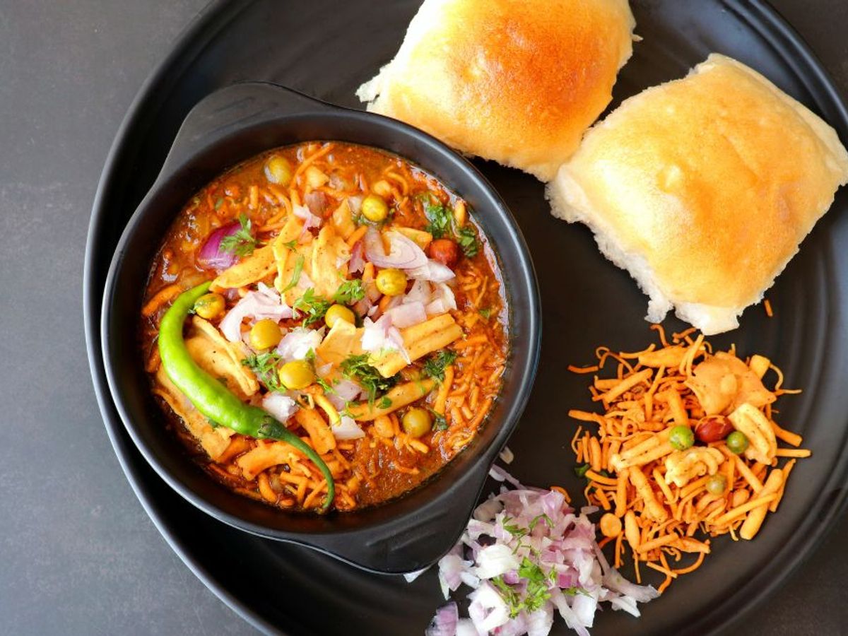 Misal Pav at Mulberry Shades